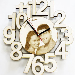 Dřevěné hodiny s gravírováním fotografií 40x35 cm